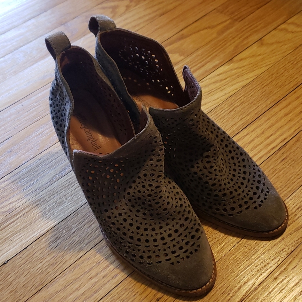 Jeffrey Campbell Taupe booties, size 9